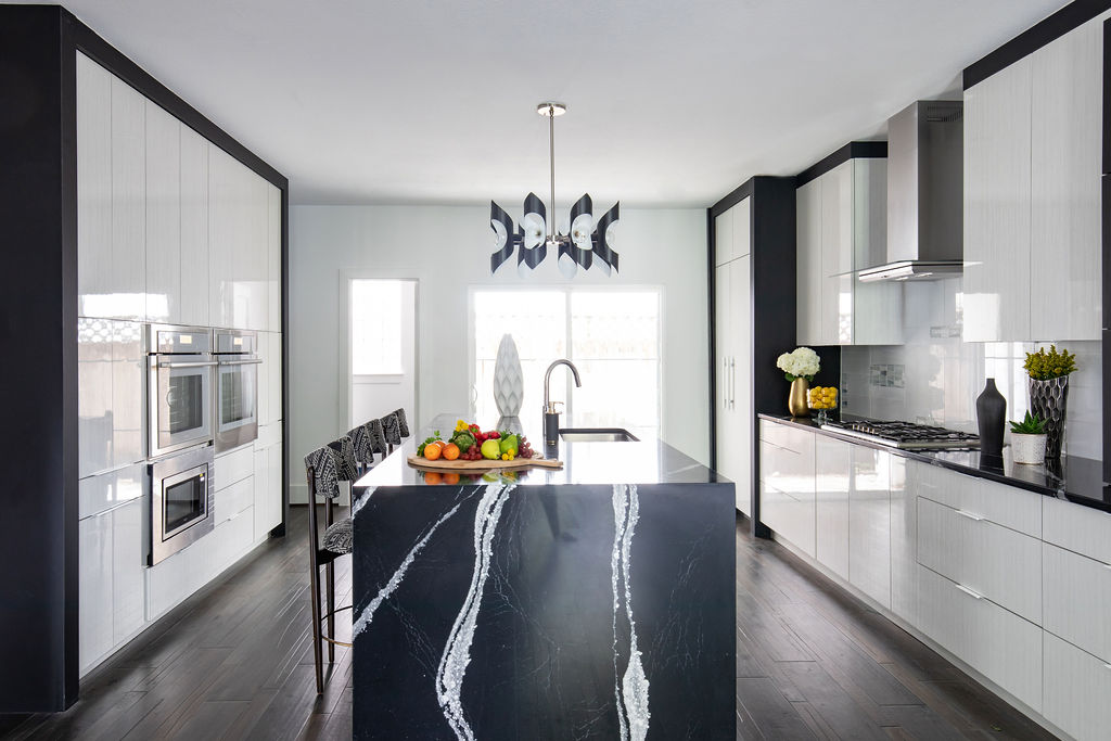 copy of kitchen pickensst 8 centered full view kit (1)Luxury kitchen in Camp Logan featuring Cambria Mersey quartz island with dramatic white veining